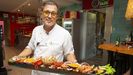 En un local hist�rico, con vistas al puerto y a la fachada atl�ntica de Camari�as, el restaurante A Marina es ya un cl�sico de los productos del mar, todos de proximidad y de temporada, como es evidente. Y a precios que no escaldan.