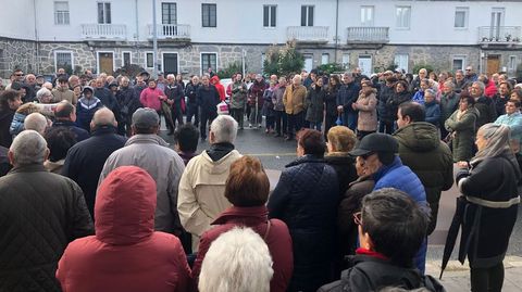 Una de las concentraciones de protesta por el cierre de consultas médicas en el centro de salud de Chantada que se celebraron en noviembre