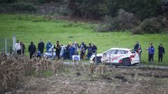 Guardia Civil y polic�as locales se desplegar�n a pie de trazado para evitar incidencias entre el nutrido grupo de aficionados que se re�ne en las cunetas para ver la carrera.