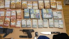 Parte del bot�n que les fue incautado a los dos atracadores