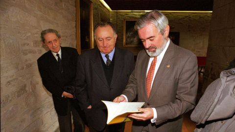 Alonso Montero xunto a Dar�o Villanueva e Isaac D�az Pardo no 2000