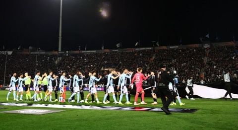 Los jugadores del PAOK y del Celta, antes del partido del pasado jueves.