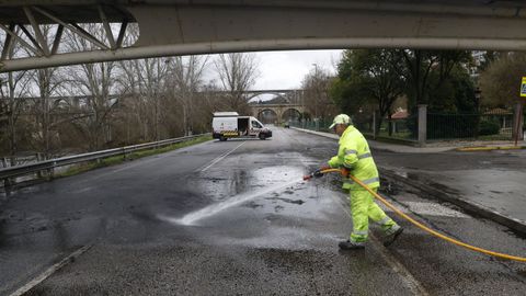 Limpieza de la N-120 donde los tractoristas hab�an establecido su protesta desde el s�bado pasado