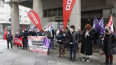 Protesta de CC. OO. frente al Rexistro del Concello de Ourense