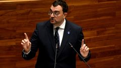 El presidente de Asturias Adri�n Barb�n durante su intervenci�n este mi�rcoles en la segunda jornada jornada del estado de la regi�n en Oviedo