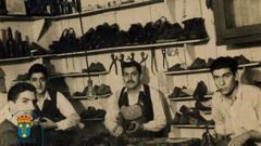 Trabajadores de una zapater�a de la villa en la d�cada de los 50 y 60