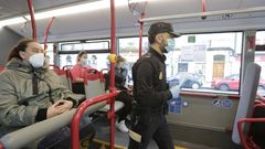 As� est� siendo en A Coru�a el primer d�a de uso obligatorio de mascarillas en el transporte p�blico