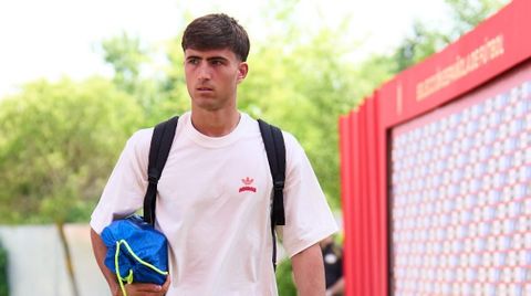 El jugador del Celta Javi Rodr�guez, a su llegada a la concentraci�n de la selecci�n espa�ola.