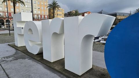 Letras de Ferrol situadas en Curuxeiras, en foto de archivo.