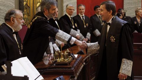 Manuel Moix, saluda al presidente de este Tribunal Supremo, Carlos Lesmes