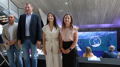 Fernando Abraldes, Jos� L�pez Campos, Mar�a Sampedro y Marta Villaverde, en la presentaci�n del censo del patrimonio mar�timo en Ribeira