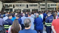Imagen de archivo de una asamblea de trabajadores en el garaje