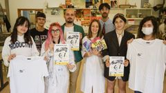 Alumnos de la Failde posan con sus dise�os