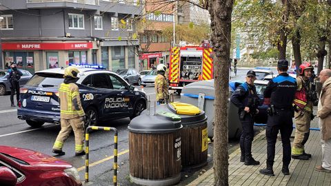 Efectivos desplazados a paseo de Ronda, en A Coru�a, tras una tentativa de homicidio