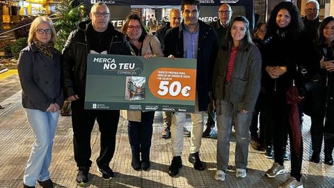 El director general de Comercio e Consumo, Gabriel Aln, entreg los premios de la dcima campaa del programa Merca no teu comercio.