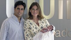 Fran Rivera y Lourdes Montes posan con su hija Carmen