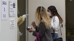 En el punto covid del Hospital Provincial de Pontevedra se siguen haciendo cribados con PCR a menores de 35 a�os