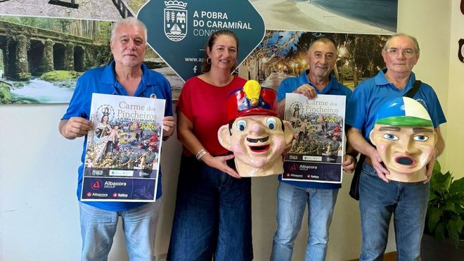 Patricia Lojo y miembros de la comisi�n presentaron este viernes el programa del Carme dos Pincheiros
