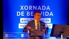 El conselleiro, en la presentaci�n ante profesores de esta ma�ana.