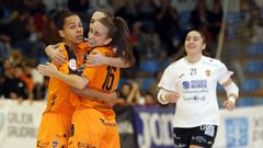 Jugadoras del Burela celebran un gol