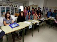 Bego�a (izq.) se licenci� en Filolog�a Inglesa, y ahora vuelve a las aulas para estudiar FP. 