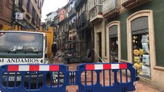La calle Magdalena, en Oviedo, cortada por riesgo de derrumbe del edificio n�mero 4.La calle Magdalena, en Oviedo, cortada por riesgo de derrumbe del edificio n�mero 4