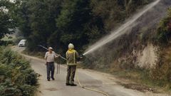 Los vecinos trataron de ayudar en la extincin del incendio con sus propios medios en Manzaneda