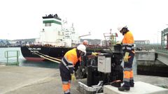 Descarga de crudo para la refiner�a coru�esa de Repsol