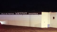 Exterior de la sala de fiestas Lennon