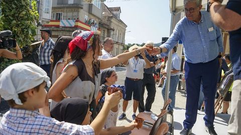 Nueve carrozas participaron en el desfile de la Festa da Vendima de Leiro