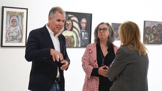 Rafa Dom�nguez, Cristina Villaverde Ruibal e �ngeles Tilve, no Museo de Pontevedra, durante a presentaci�n da exposici�n que este xoves abre as s�as portas ao p�blico.