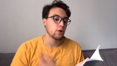 Vicente V�zquez, nunha video lectura dos seus poemas.