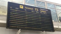 El panel de salidas del Aeropuerto de Asturias