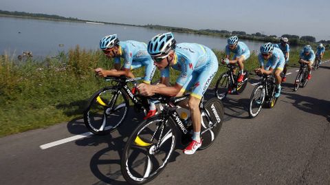 El equipo Astana rodando durante esta ma�ana