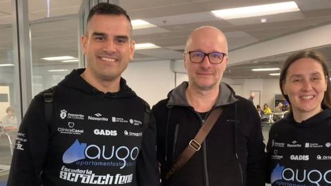 �dgar y F�tima durante el viaje a Nueva Zelanda con el productor de eventos del motor Lica Grilli. 