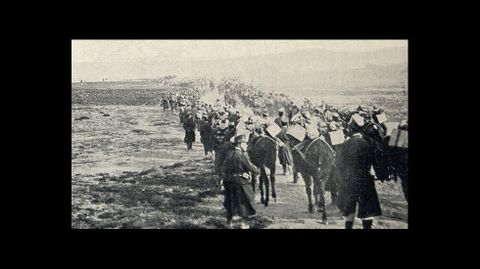 Otro aspecto de la llegada de las columnas de infanter�a al campamento instalado en B�veda