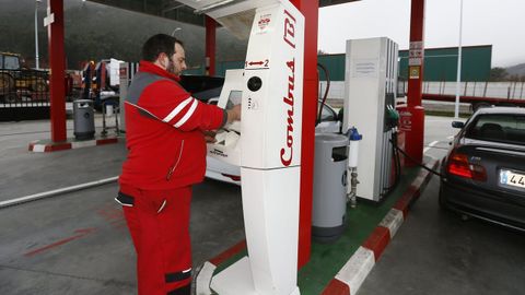 Imagen de archivo de la gasolinera del polgono industrial de Landrove, una de las catorce que abren obligatoriamente en A Maria