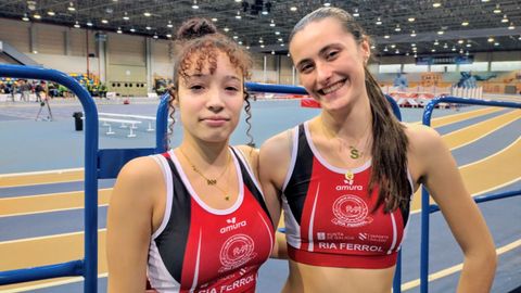 Lara Lapa y Sof�a Paz, en Ourense.