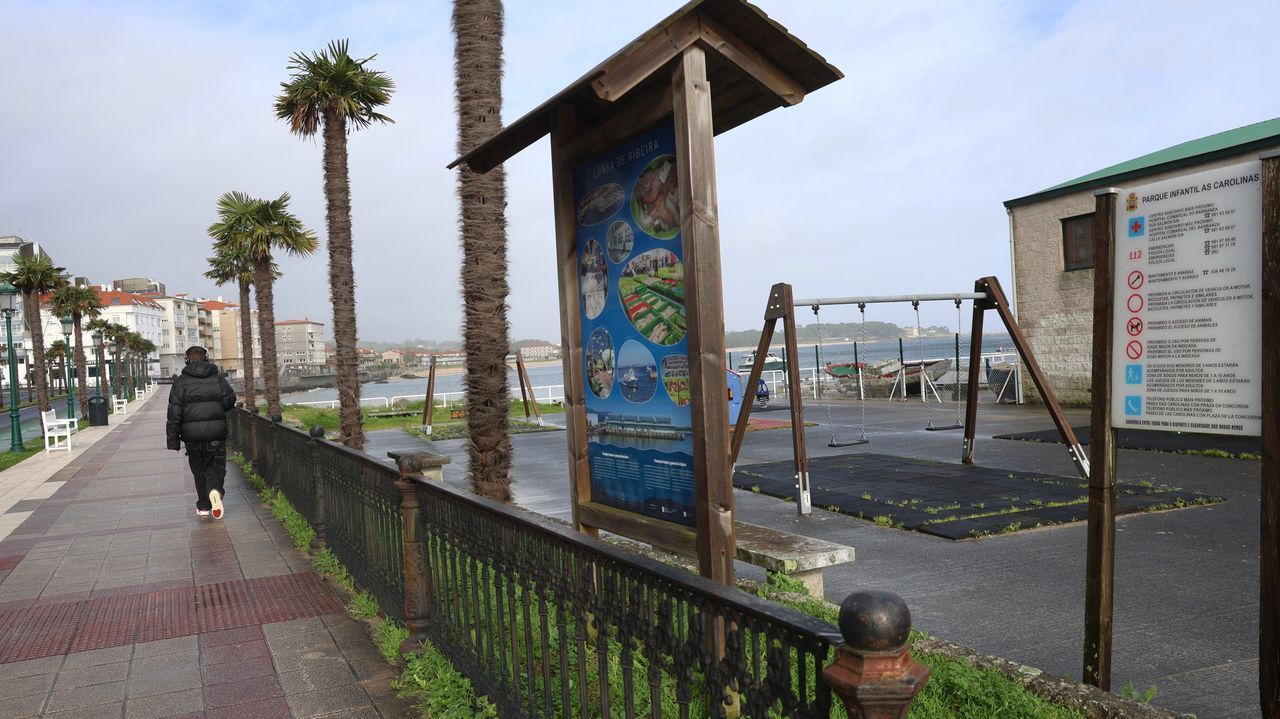 El Concello de Ribeira licita la reforma de la fachada litoral y el acceso a la playa de Coroso