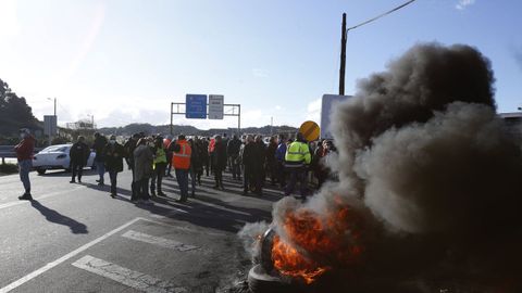 Protesta de los trabajadores de Alcoa a las puertas de la factor�a de A Coru�a en el 2014