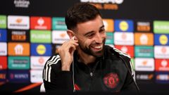 Fernandes, rindose de la interaccin con la periodista con el auricular en la oreja, sin que la traduccin simultnea entendiese la pregunta.