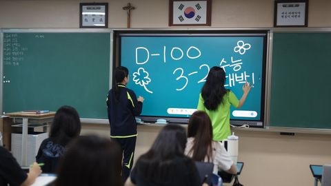 Alumnas de un centro escolar de Corea del Sur