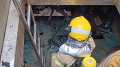 Los bomberos en el astillero tras el accidente