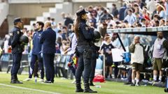Agentes de polic�a, en Bala�dos en un partido de la temporada pasada.