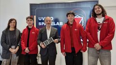 David Regades junto al equipo de UVigo Space Lab.