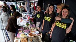 Durante O Feir�n de Bouzas se vendi� comida aportada por varios restaurantes vigueses. 