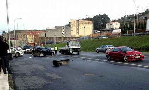 Un coche de Tr�fico se vio implicado en el accidente de Arteixo y resultaron heridas dos personas.