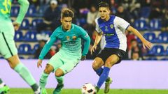 Pedro Ingl�s, a la derecha, presiona a Denis Su�rez en un H�rcules-Barcelona