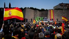 Las banderas espa�olas ondearon ayer en la madrile�a plaza de Col�n, en el encuentro que clausur� la campa�a de Vox
