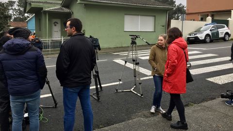 Expectaci�n en Rianxo frente a la casa de los detenidos